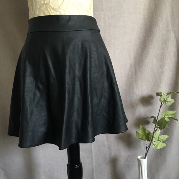 Black faux leather - Picture 1 of 2